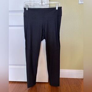 Like new crop length Outdoor Voices leggings